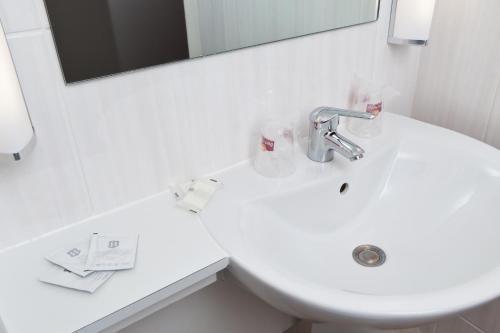 Brit Hotel Rouen Sud Val De Reuil Val-de-Reuil Εξωτερικό φωτογραφία